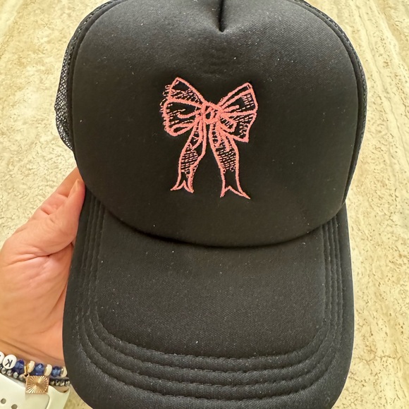 Black and Pink Bow Embroidered Cap main image 6